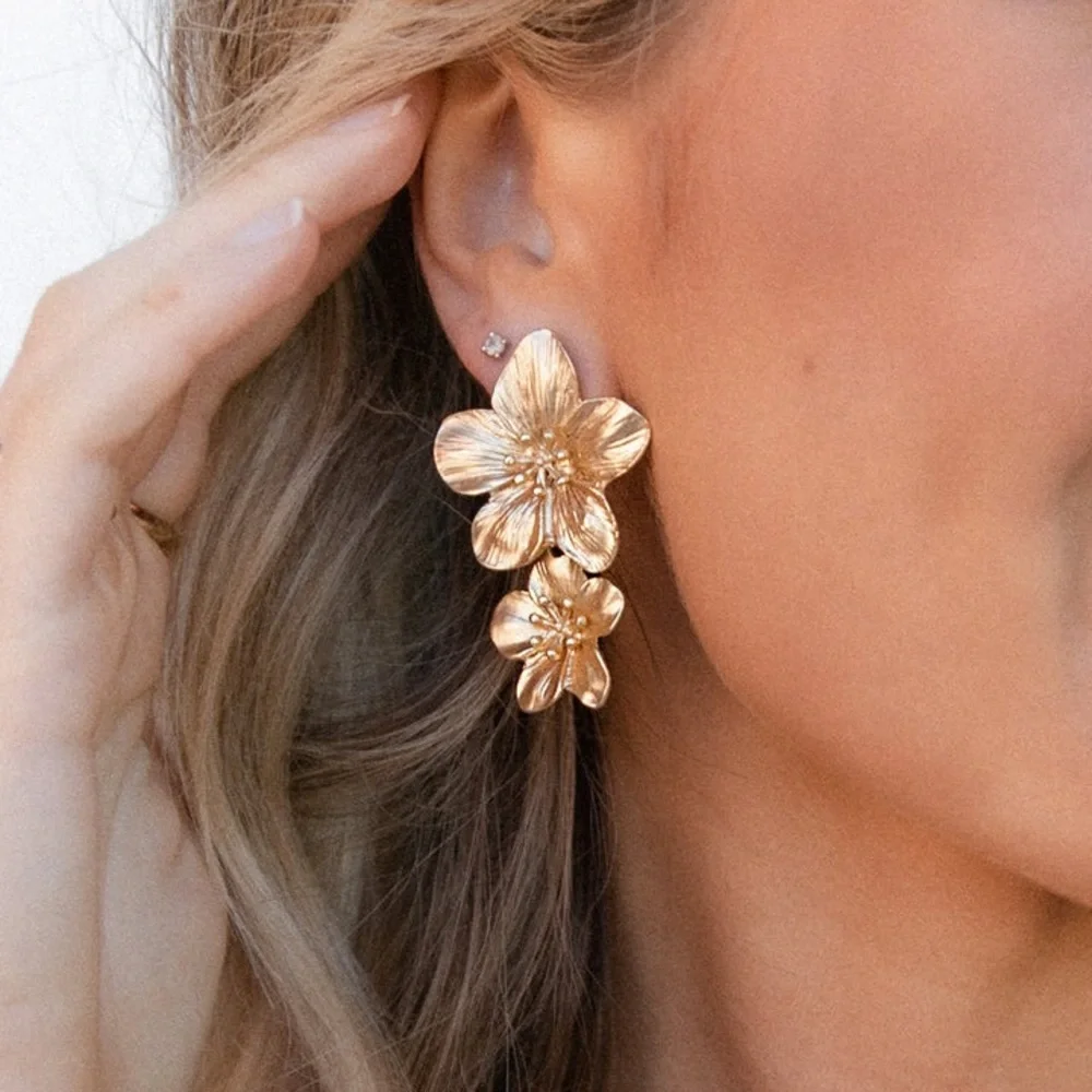 NWT Petal + Pup ‘Alexa Flower Earrings’ in Gold